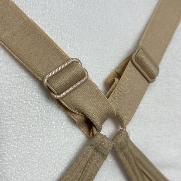 Athleta Women’s Racerback Shirred Active Wear Sports Bra Style903747 34C Beige - Picture 4 of 9